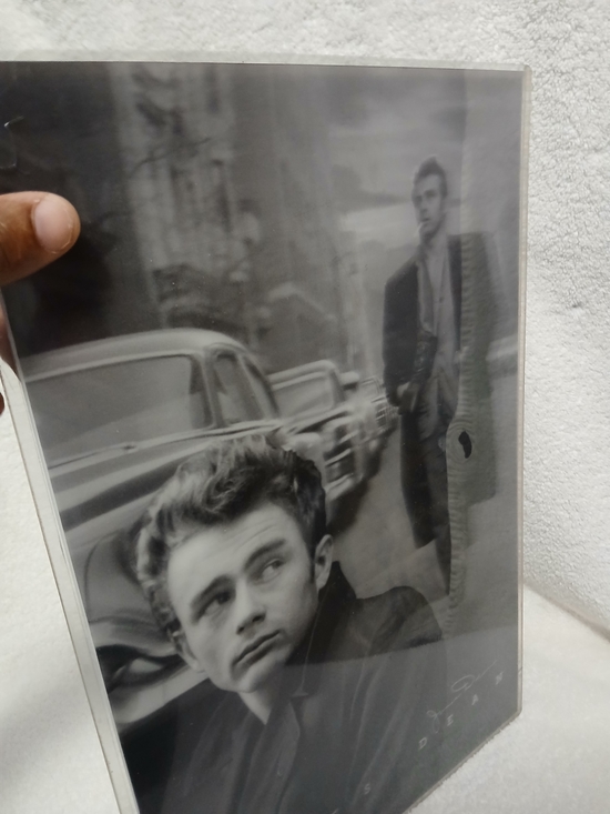 Lenticular 3-D Poster of James Dean Includes Famous 1955 Photo By Roy Schatt. - Picture 3 of 4